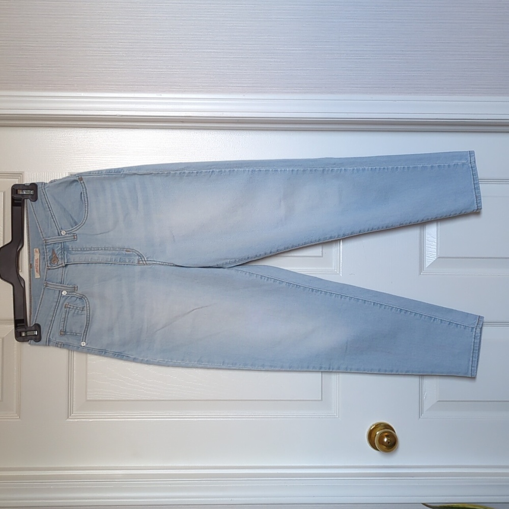 Levi's High Waisted Taper